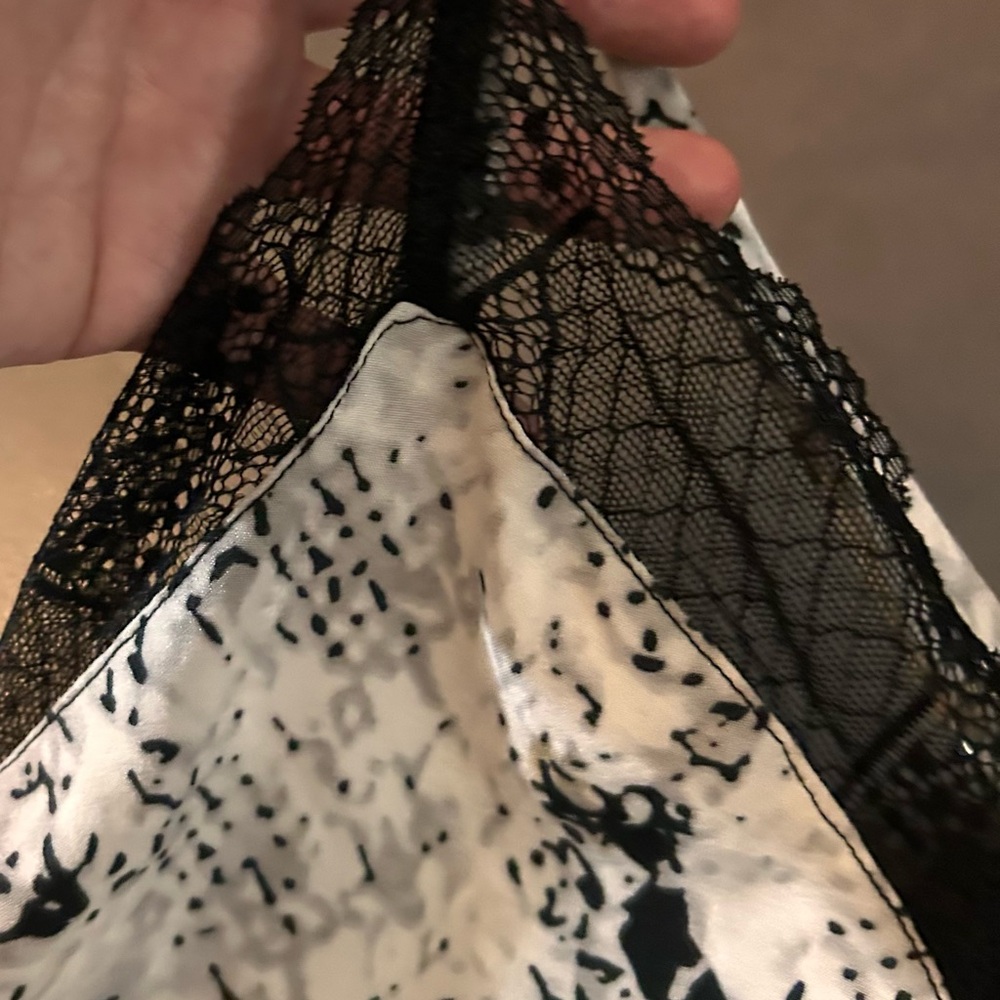 Main Strip Monochrome Lace Cami - Picture 3 of 4